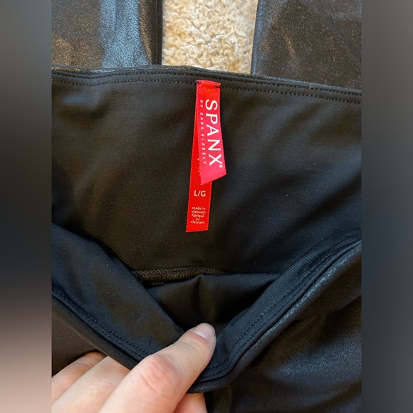 SPANX faux leather leggings - Picture 2 of 4